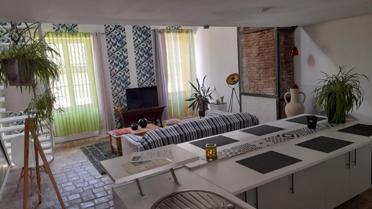 Tournus Castrum Romain- Loft 90M2 - 3 Etoiles - Petit Box Velo - 5Mn Autoroute Bagian luar foto
